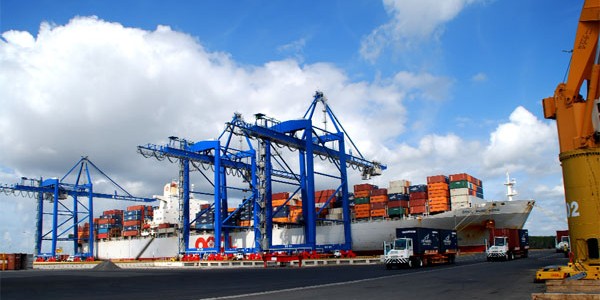 Tránh thu phụ phí “vô tội vạ”